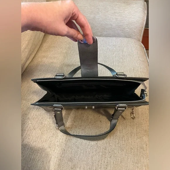 Guess metallic silver blue snakeskin purse - Picture 8 of 8